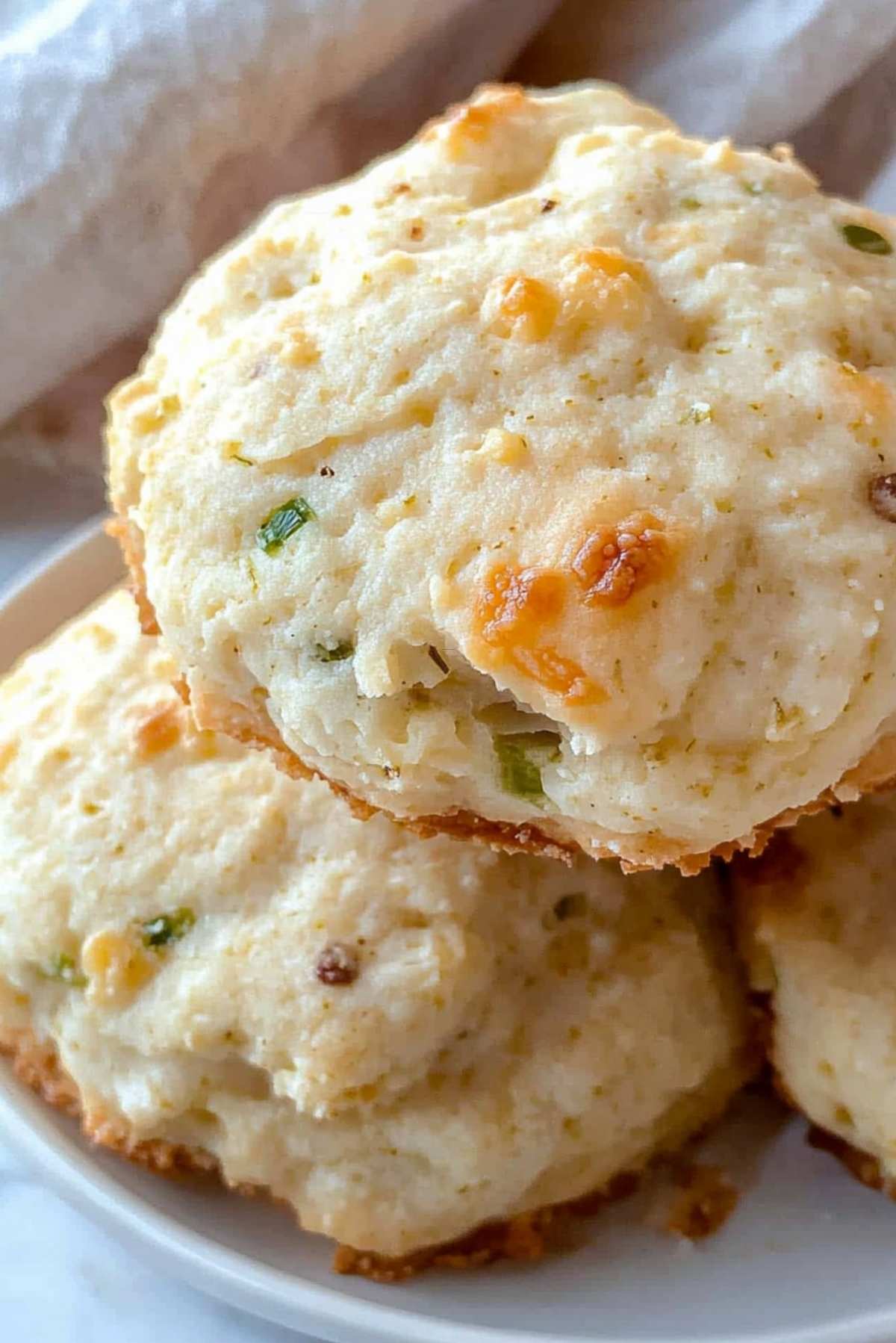 Leek and Cheese Biscuits: Flaky, Cheesy Perfection in Every Bite