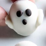 Halloween Oreo Truffle Ghosts