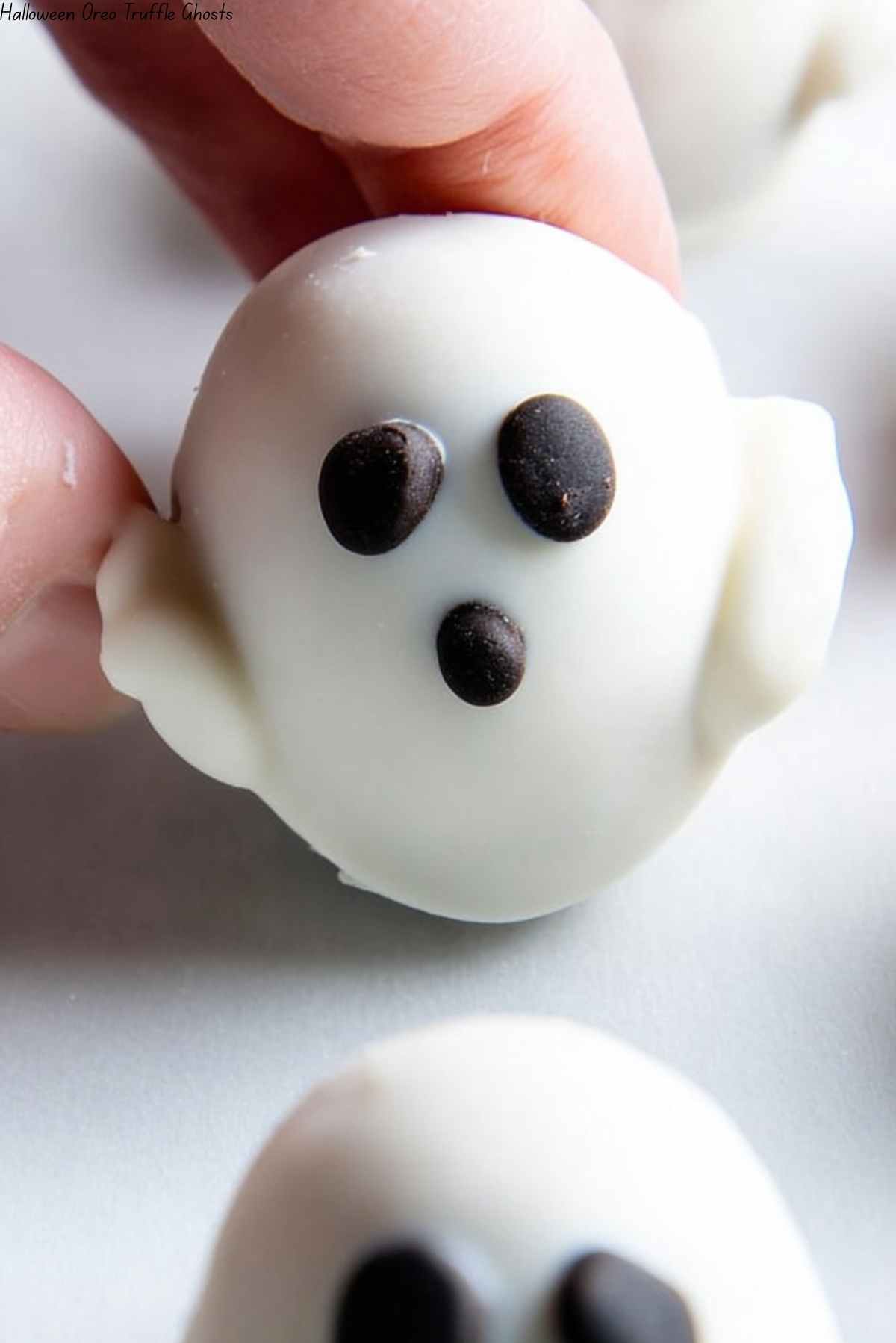 Halloween Oreo Truffle Ghosts