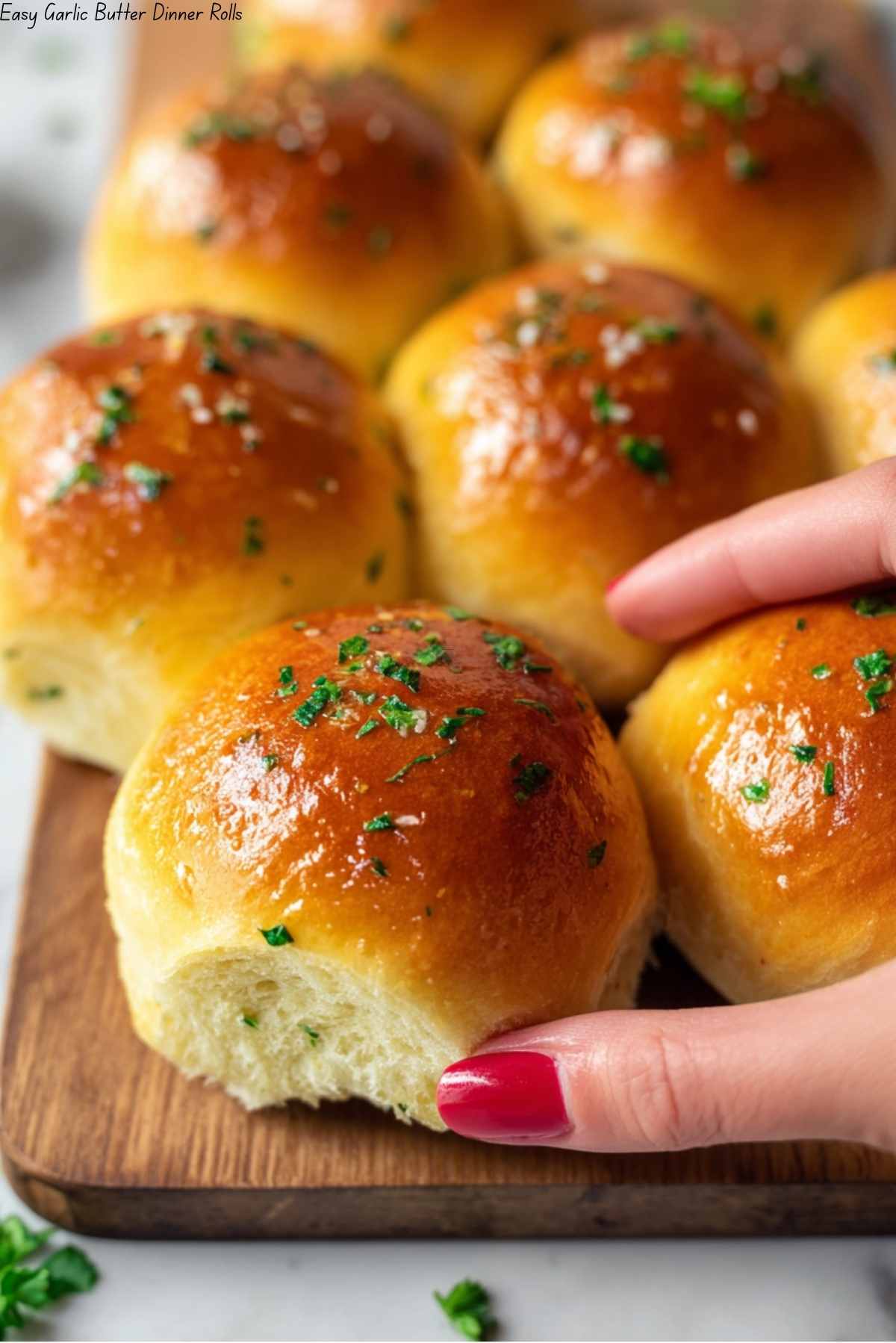 Easy Garlic Butter Dinner Rolls